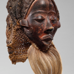 Un masque de danse mbuya offert au musée en 2022 grâce aux dons reçus à l’occasion du dîner de gala 2021